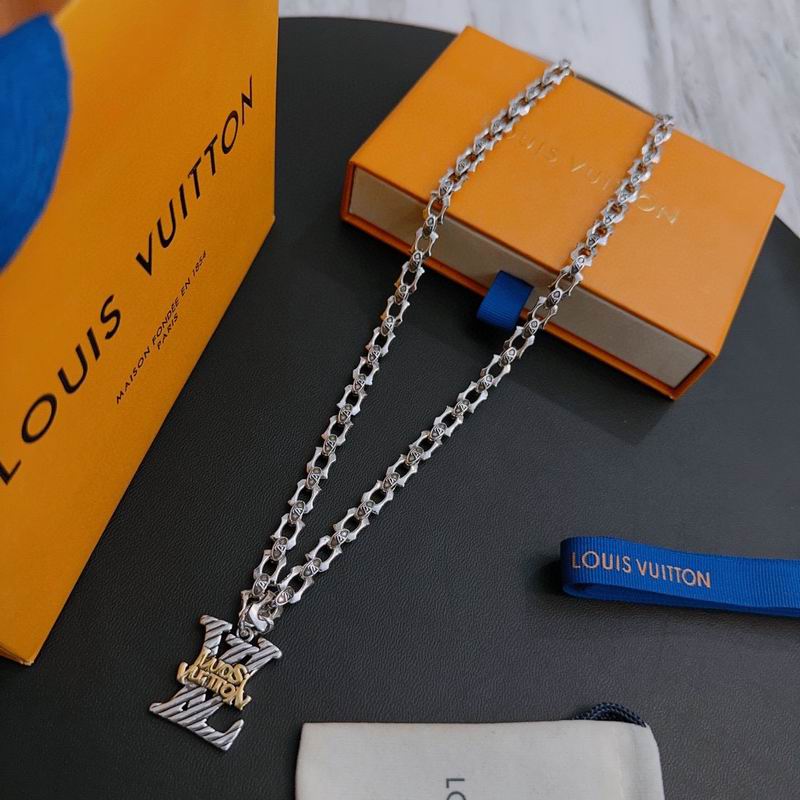 LV Necklace 03lyr685